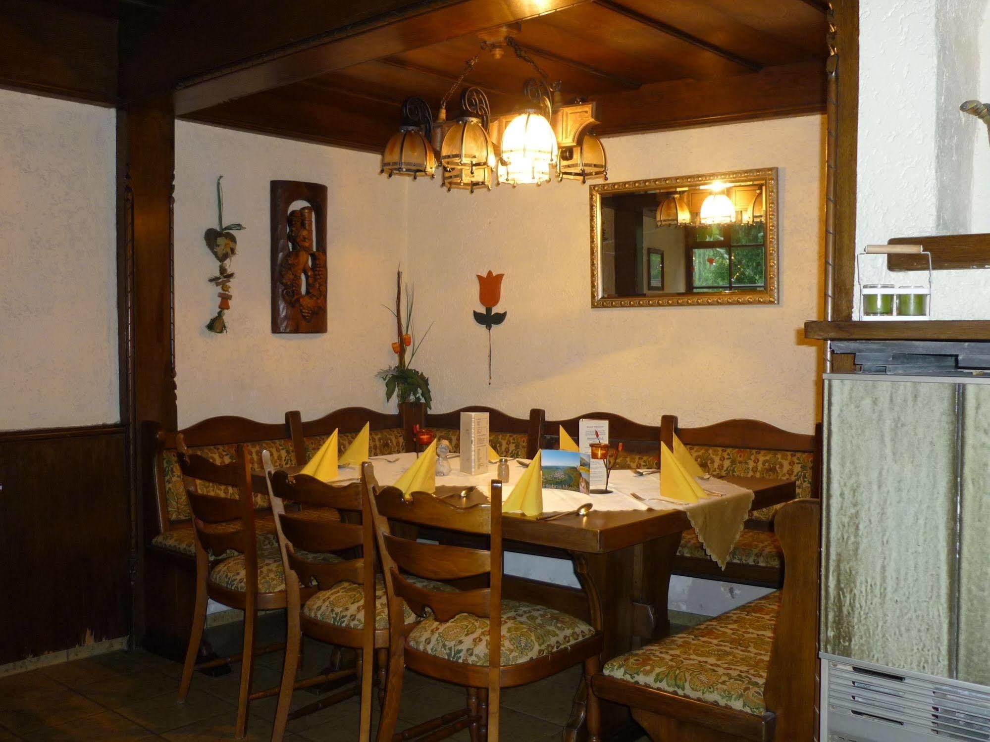 Hotel Zur Winzergenossenschaft Ernst Luaran gambar